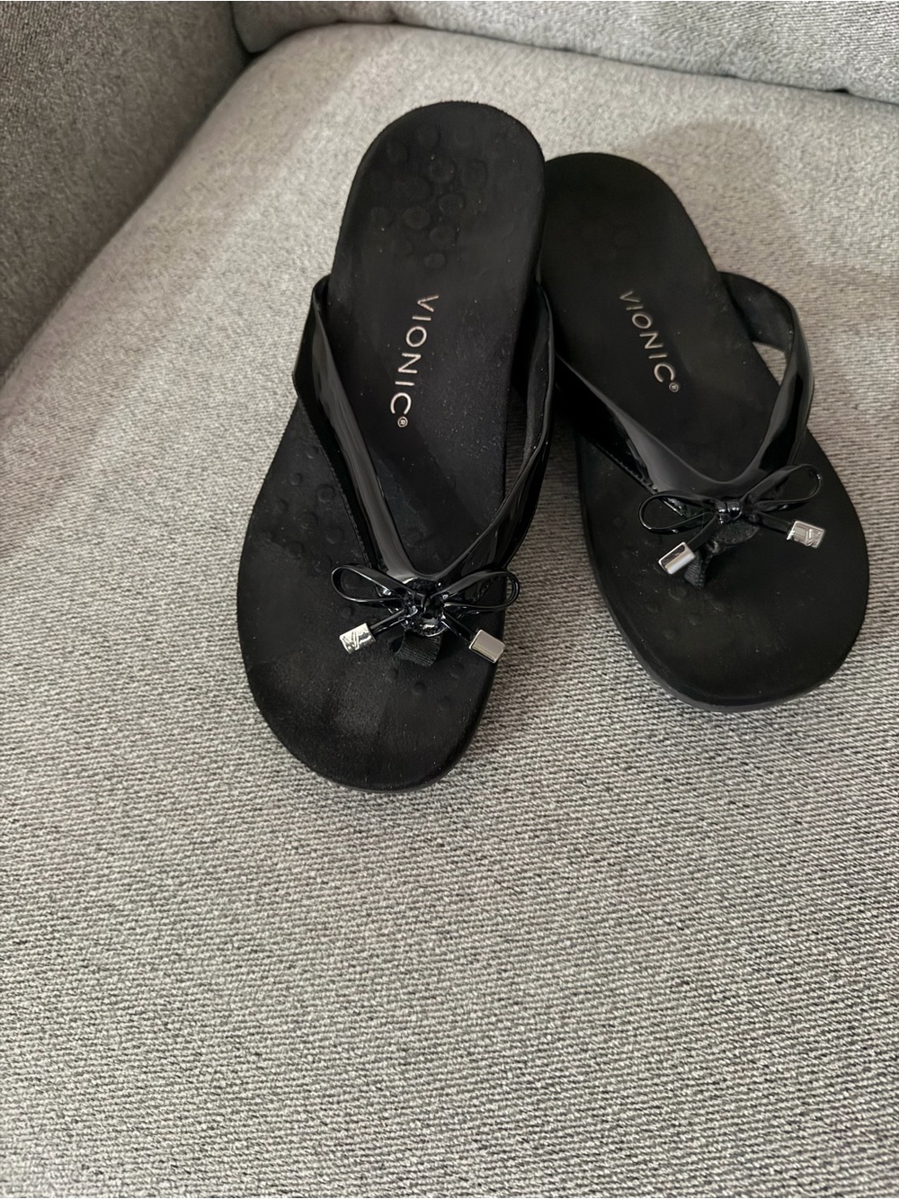 Vionic Black Women's Bow Thong Sandals